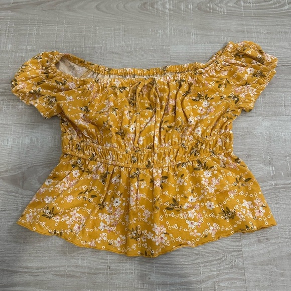 Floral Off-Shoulder Yellow Top size medium - Picture 2 of 4